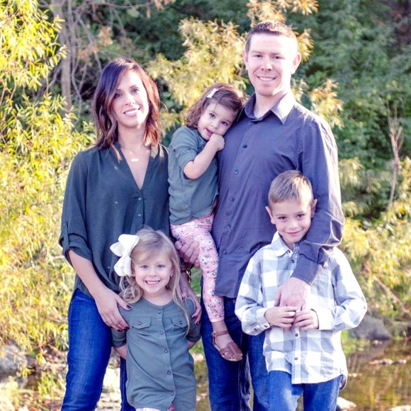 Meet your Posher, Nicole - Picture 1 of 1